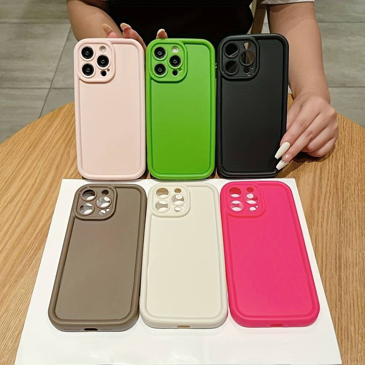 کاور موکولو مدل Silicone Puffer Strap مناسب برای گوشی موبایل اپل iPhone 16 Pro به همراه بند آویز