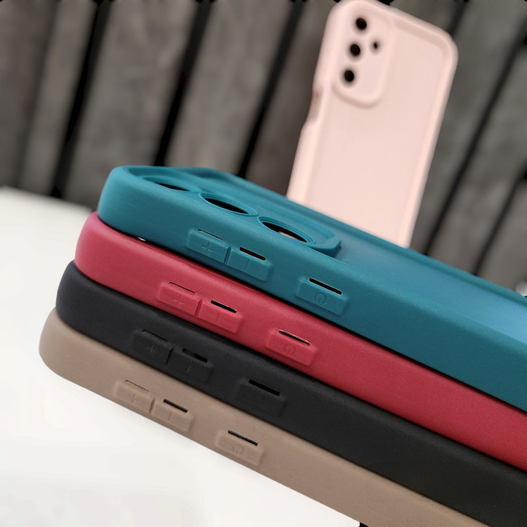 کاور موکولو مدل Silicone Puffer Strap مناسب برای گوشی موبایل سامسونگ Galaxy A26 به همراه بند آویز