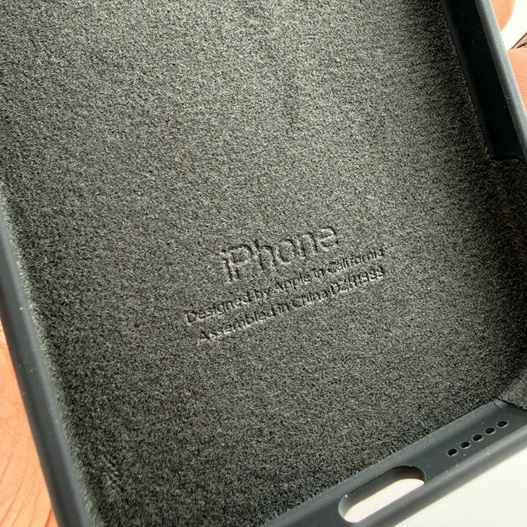 کاور مسیر مدل Siliconie مناسب برای گوشی موبایل اپل iPhone 17