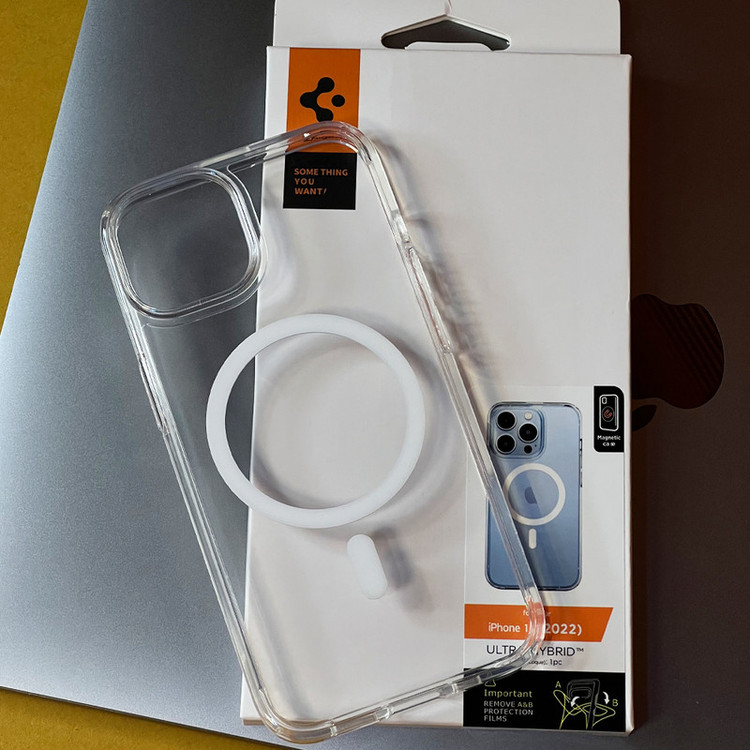 کاور اسپیگن مدل ultra hybrid clear magsafe مناسب برای گوشی موبایل اپل iphone 14