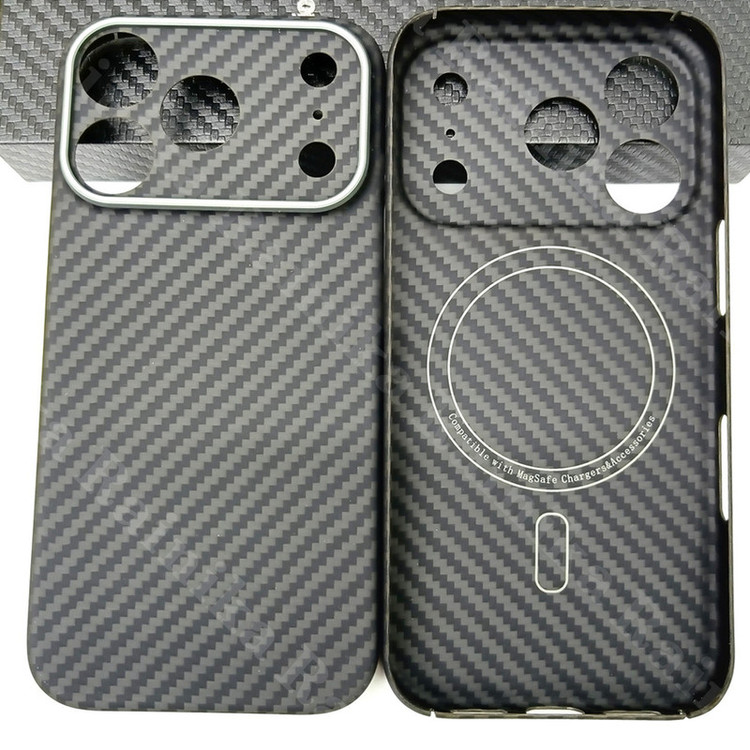 کاور رینیکا مدل Carbon Fiber M مناسب برای گوشی موبایل اپل Iphone 17 Pro Max