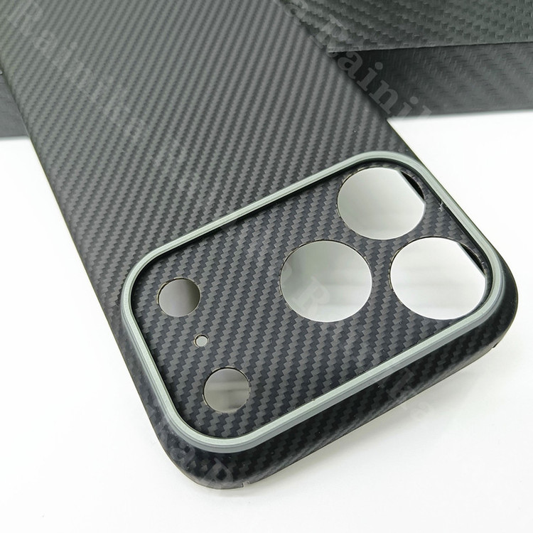 کاور رینیکا مدل Carbon Fiber M مناسب برای گوشی موبایل اپل Iphone 17 Pro Max