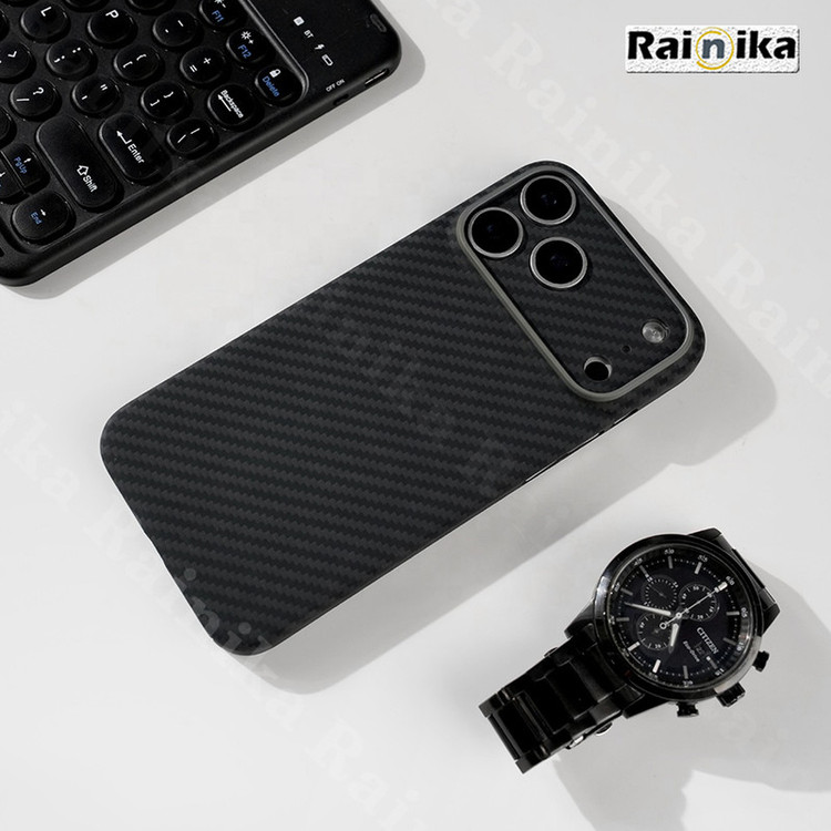 کاور رینیکا مدل Carbon Fiber M مناسب برای گوشی موبایل اپل Iphone 17 Pro Max