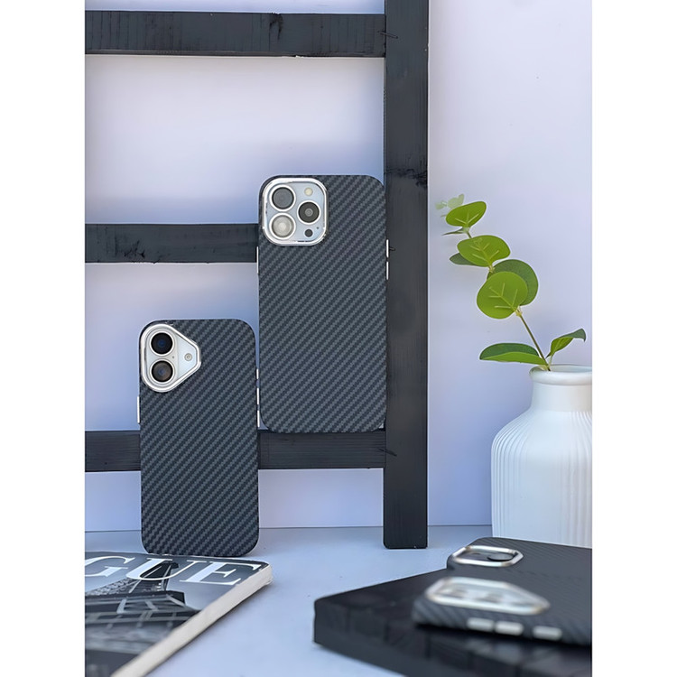 کاور مدل Carbonix مناسب برای گوشی موبایل اپل iPhone 15 Pro