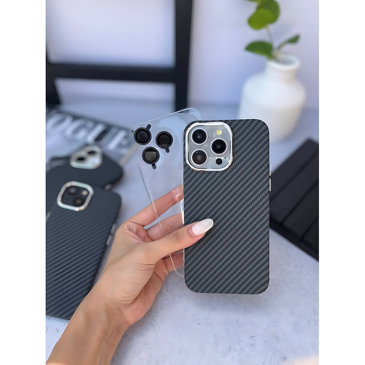 کاور مدل Carbonix مناسب برای گوشی موبایل اپل iPhone 15 Pro