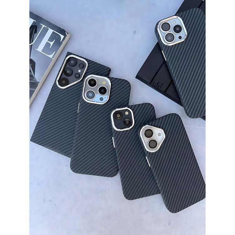 کاور مدل Carbonix مناسب برای گوشی موبایل اپل iPhone 15 Pro