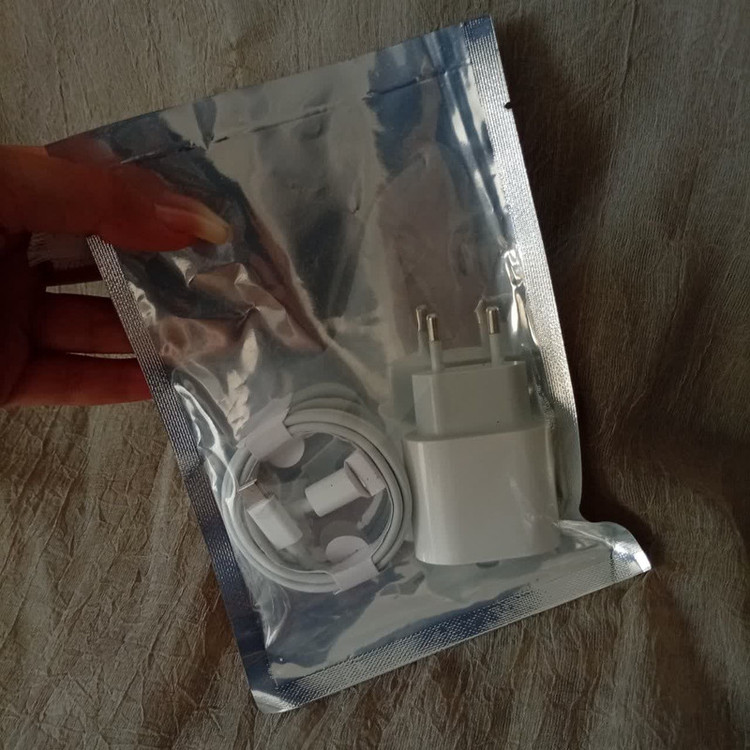 شارژر دیواری 20 وات مدل MAX به همراه کابل USB-C