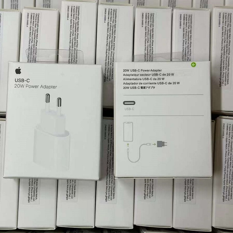 شارژر دیواری ۲۰ وات مدل USB-C به همراه کابل لایتنینگ