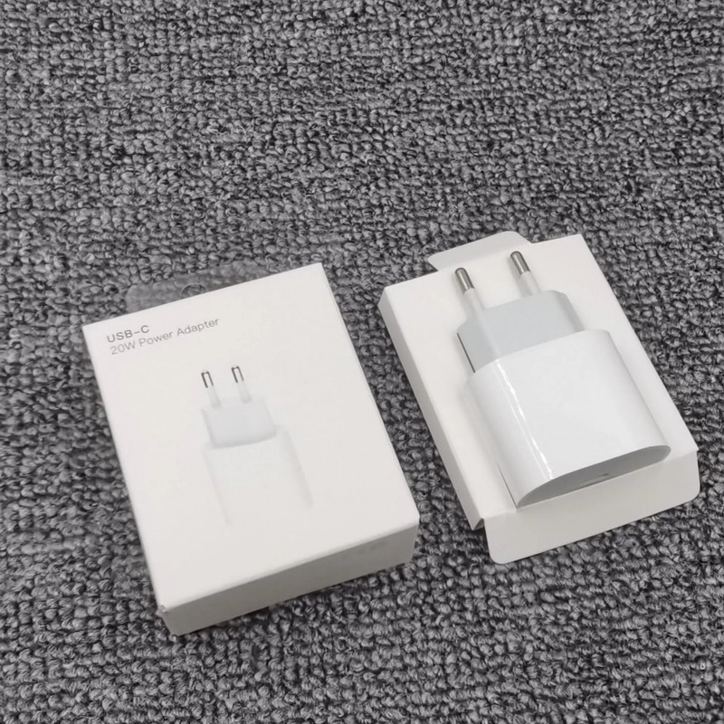 شارژر دیواری ۲۰ وات مدل USB-C به همراه کابل لایتنینگ