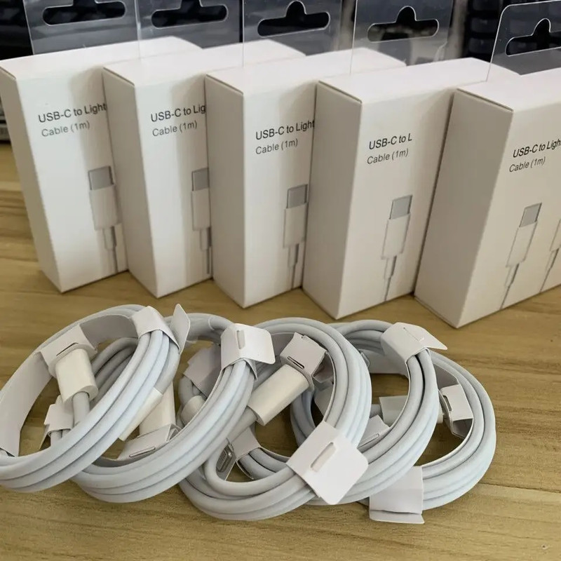 شارژر دیواری ۲۰ وات مدل USB-C به همراه کابل لایتنینگ