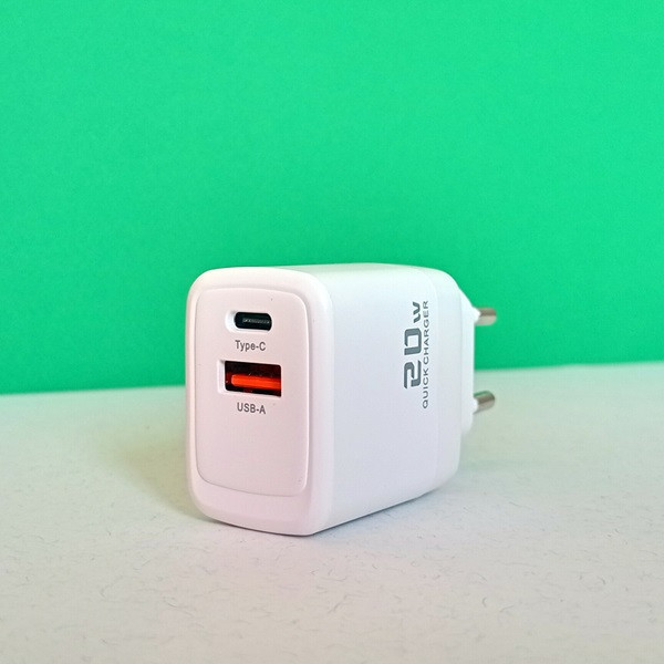 شارژر دیواری 20 وات دو پورت توکی مدل JT-P20F به همراه کابل تبدیل USB-C به لایتنینگ