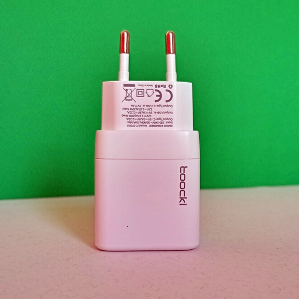 شارژر دیواری 20 وات دو پورت توکی مدل JT-P20F به همراه کابل تبدیل USB-C به لایتنینگ