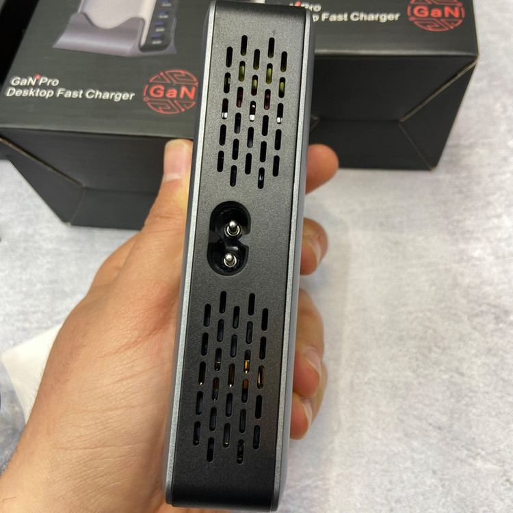 شارژر رومیزی 140 وات 10 پورت مدل MH_1000W