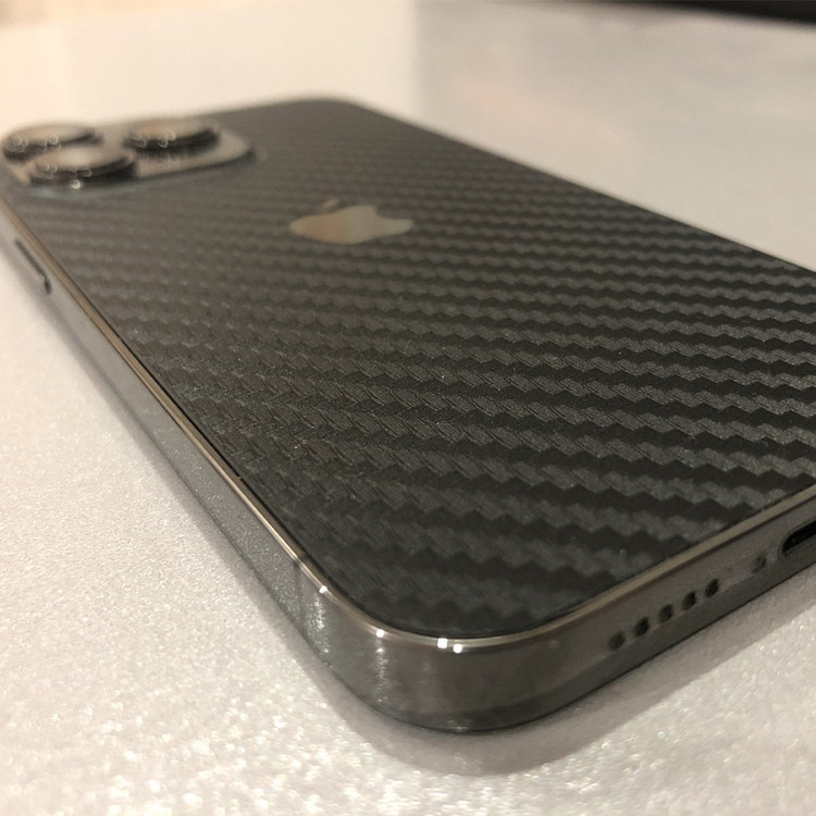 برچسب پوششی ایرگلوری طرح کربن مدل Air مناسب برای گوشی موبایل اپل Iphone 17 Pro