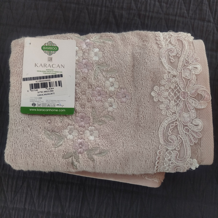 حوله دست و صورت کاراجا مدل گلدوزی و گیپر سایز 90x50 سانتی متر