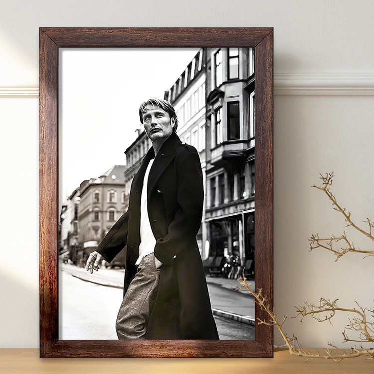 تابلو خندالو طرح مادز میکلسن (Mads Mikkelsen) کد F7453