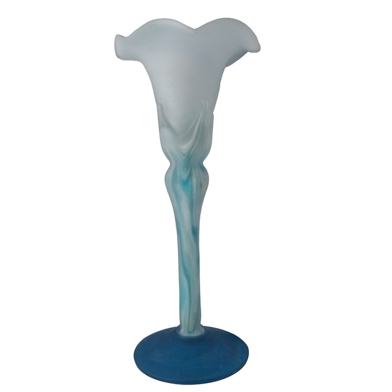 گلدان دکوری شیشه‌ای رومیزی با ابعاد 10×10×22 سانتی‌متر و وزن 322 گرم