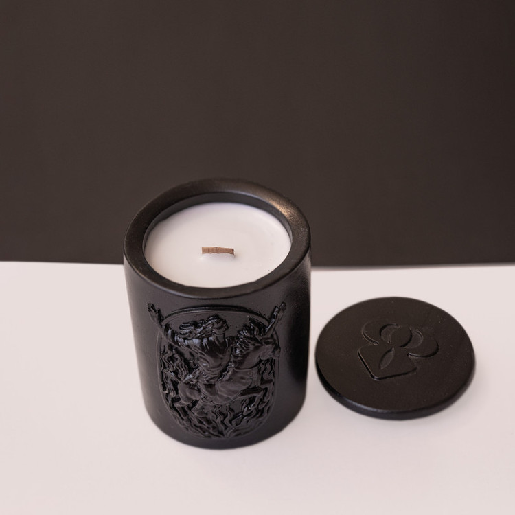 شمع استوانه ای معطر مدل سیاوش با رایحه کاج زمان اتمام 55 ساعت