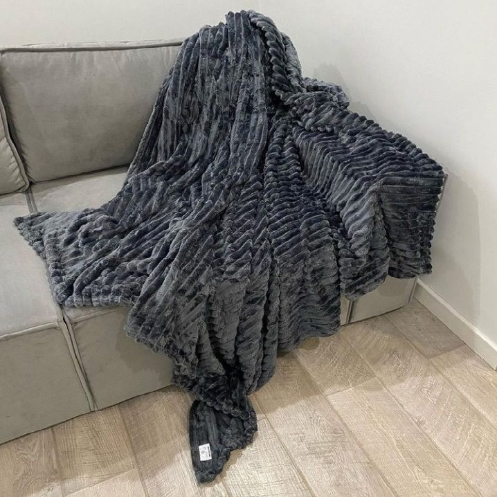 پتو مسافرتی طرح پلیسه کد P08 سایز 240×200 سانتی متر