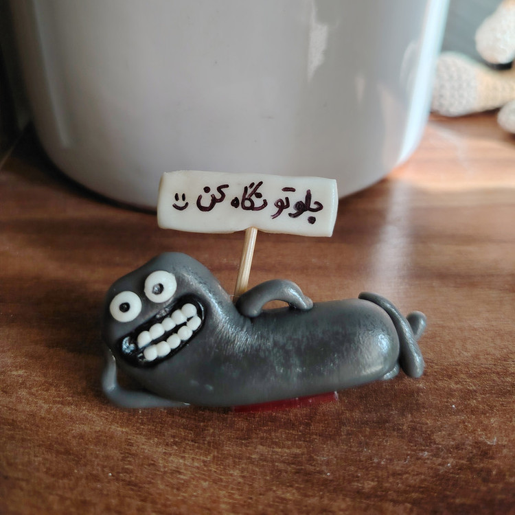 عروسک داشبورد خودرو طرح جلوتو نگاه کن