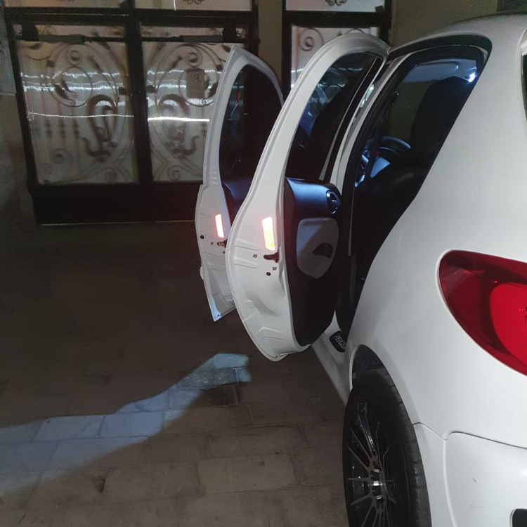 برچسب شبرنگ هشدار باز بودن درب خودرو رفلکتر مدل R7YP7 مناسب برای پژو 206 صندوق دار بسته 4 عددی