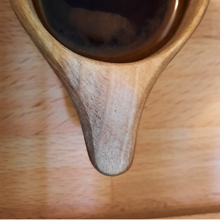 لیوان چوبی مدل چاقو وگل 1245785
