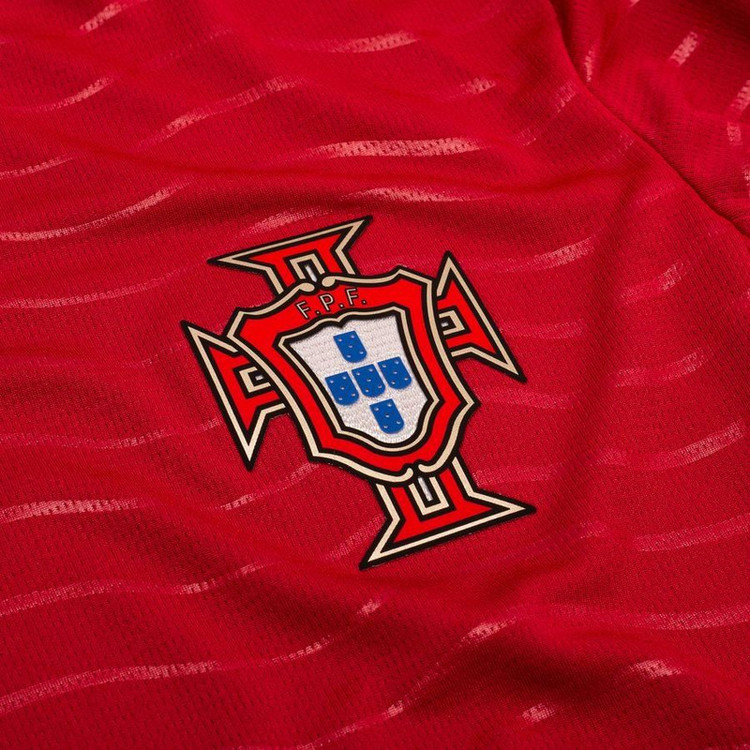 ست تیشرت آستین کوتاه و شلوارک ورزشی مردانه مدل پرتغال Home WC 2026