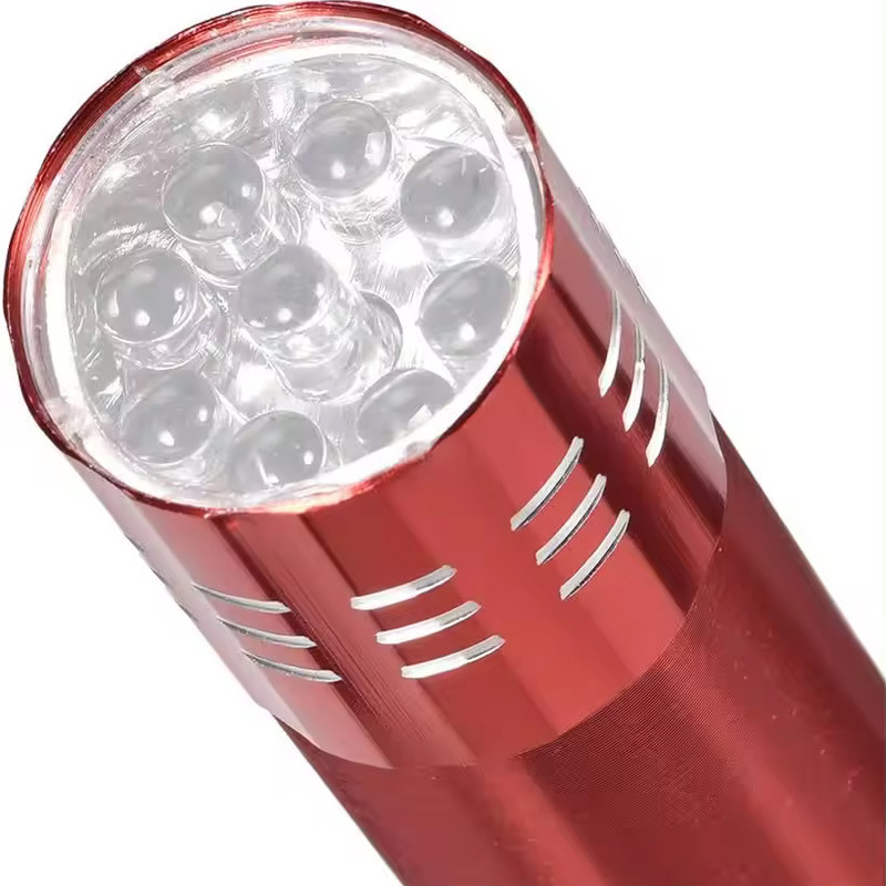 چراغ قوه دستی اکی یس مدل B900