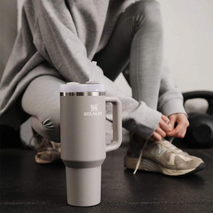 ماگ استنلی مدل Quencher Tumbler H2.0 کد 40oz گنجایش 1.18 لیتر